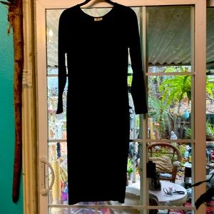 Super sift black, fitted dress with front slit